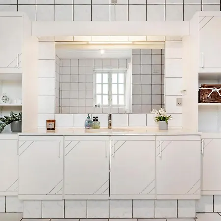 3 Bedroom Beautiful In *