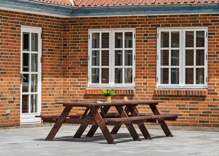 3 Bedroom Beautiful In Hébergement de vacances Videbæk